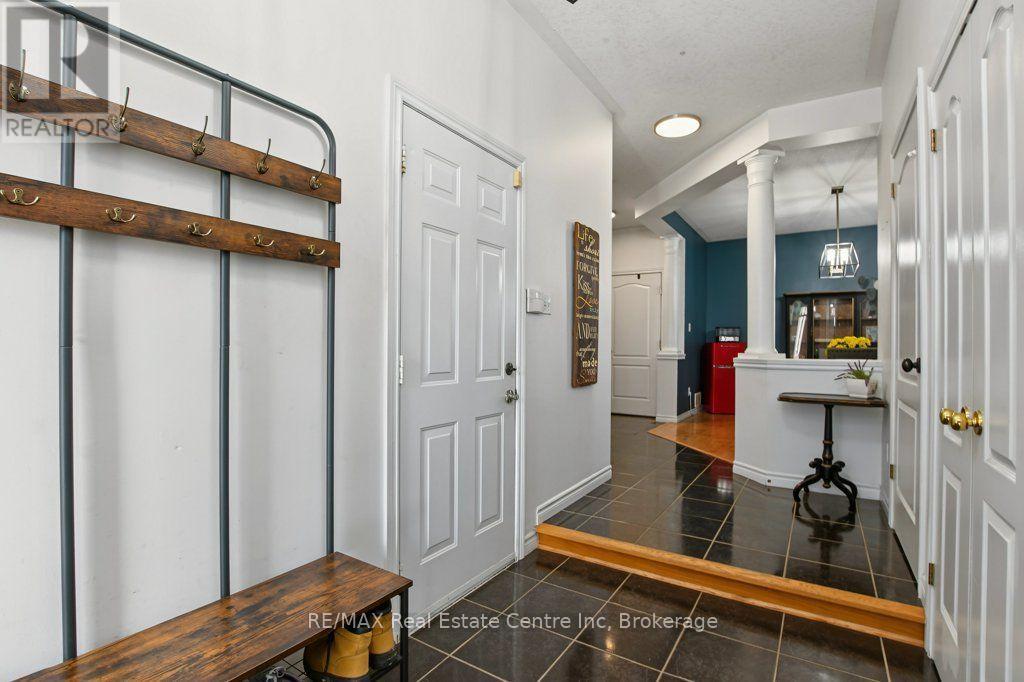 978 Edinburgh Road S Property Photo 4
