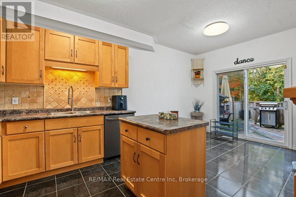 978 Edinburgh Road S Property Photo 7