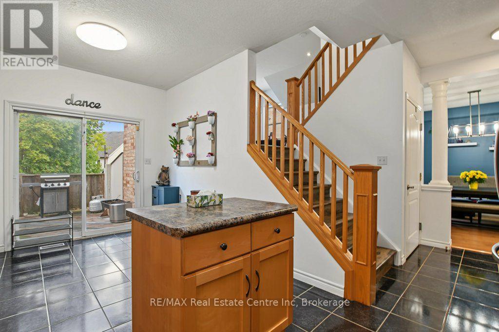 978 Edinburgh Road S Property Photo 8
