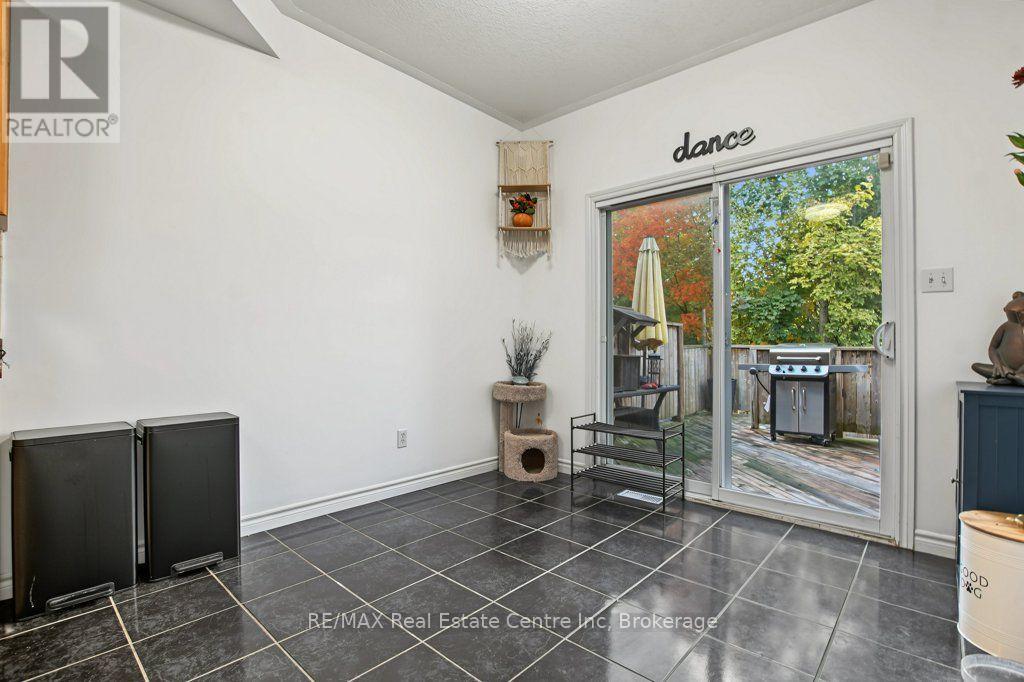 978 Edinburgh Road S Property Photo 11