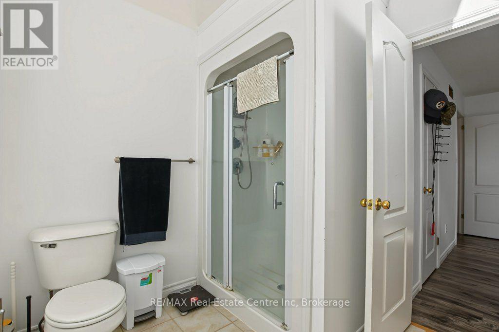 978 Edinburgh Road S Property Photo 19