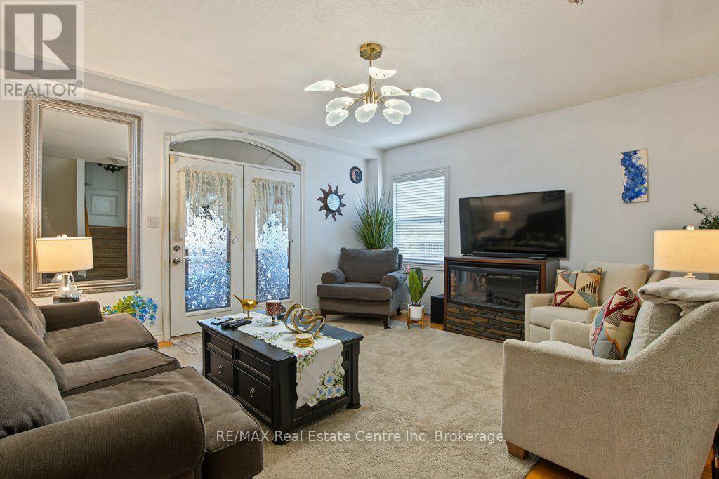 978 Edinburgh Road S Property Photo 23