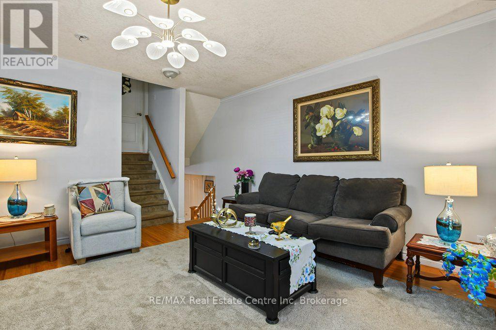 978 Edinburgh Road S Property Photo 24