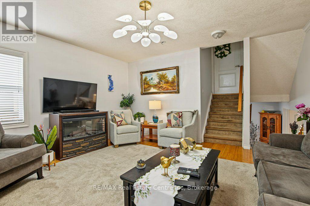 978 Edinburgh Road S Property Photo 25