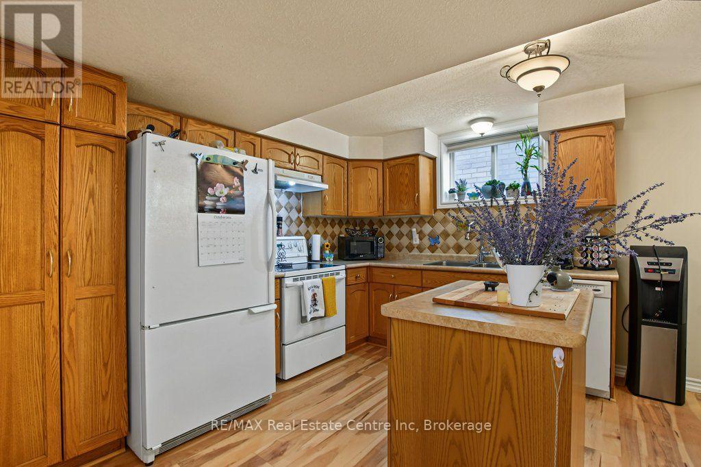978 Edinburgh Road S Property Photo 26