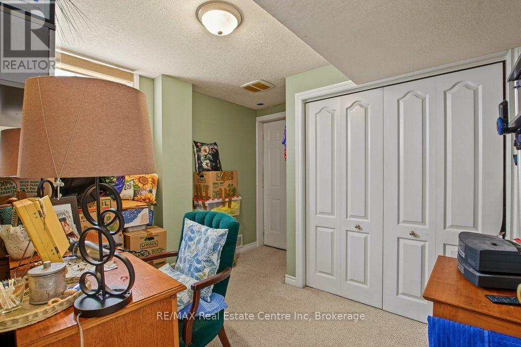 978 Edinburgh Road S Property Photo 28