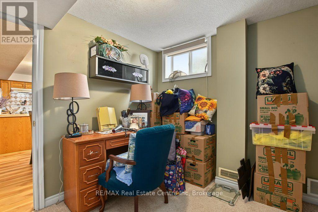978 Edinburgh Road S Property Photo 29