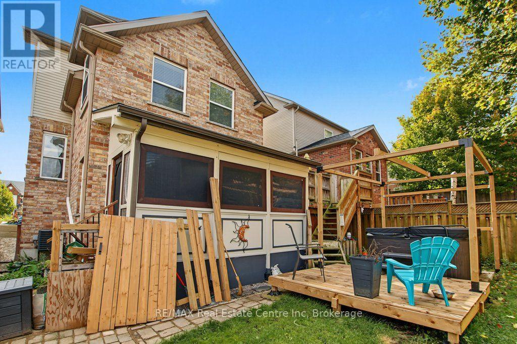 978 Edinburgh Road S Property Photo 37