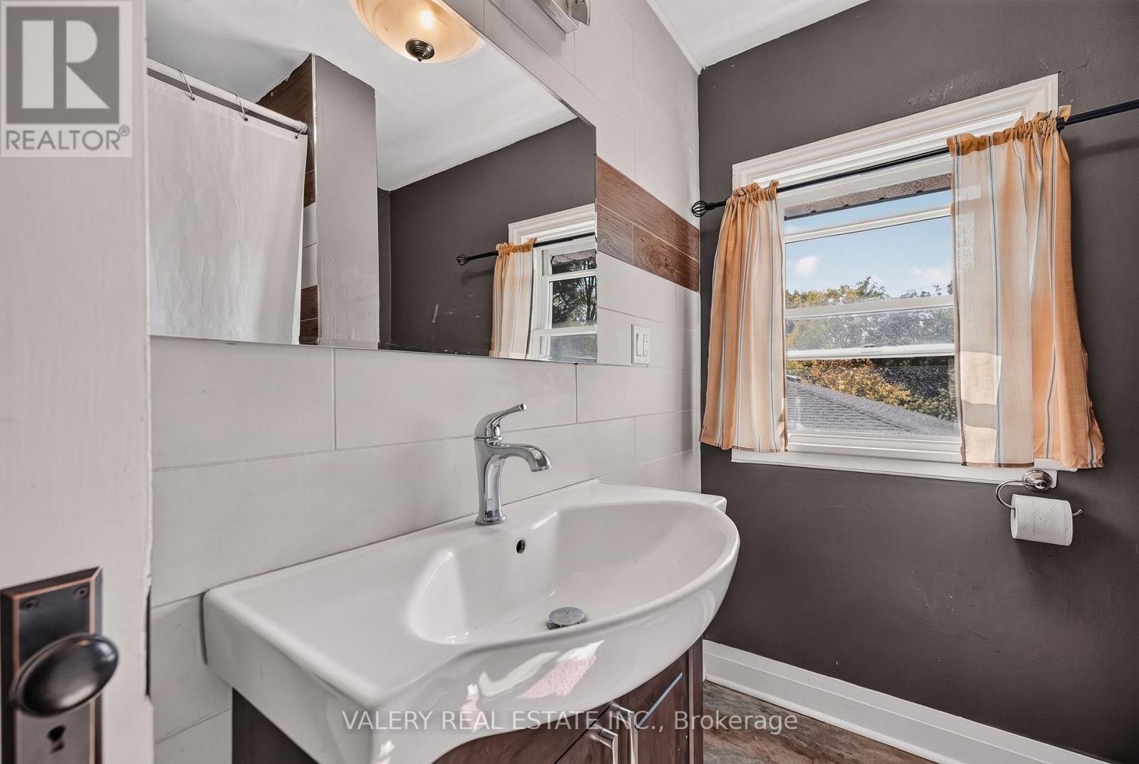 752 Sherring Street Property Photo 16