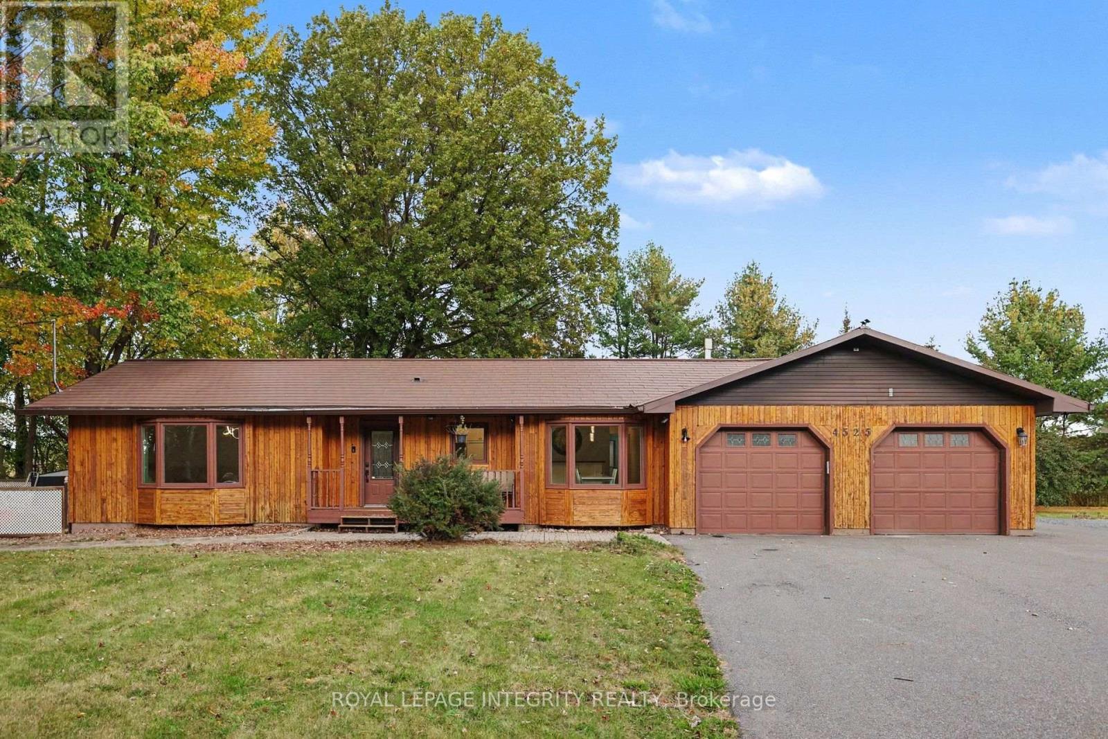 4525 8th Line Road Property Photo 2