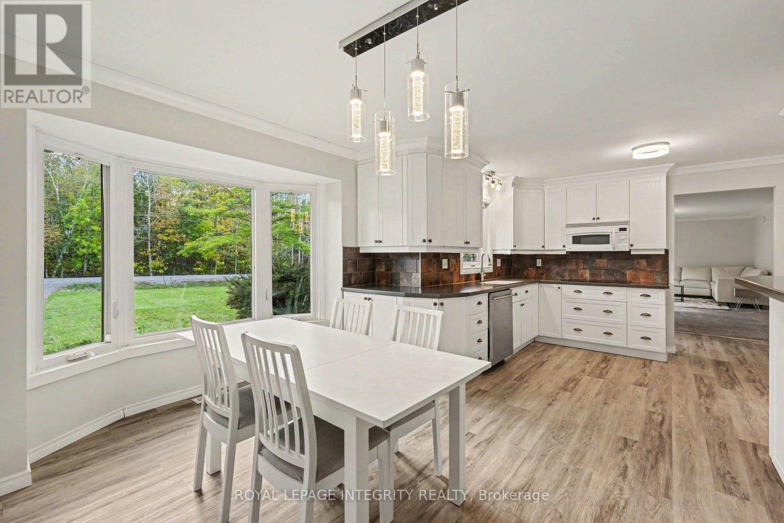 4525 8th Line Road Property Photo 9