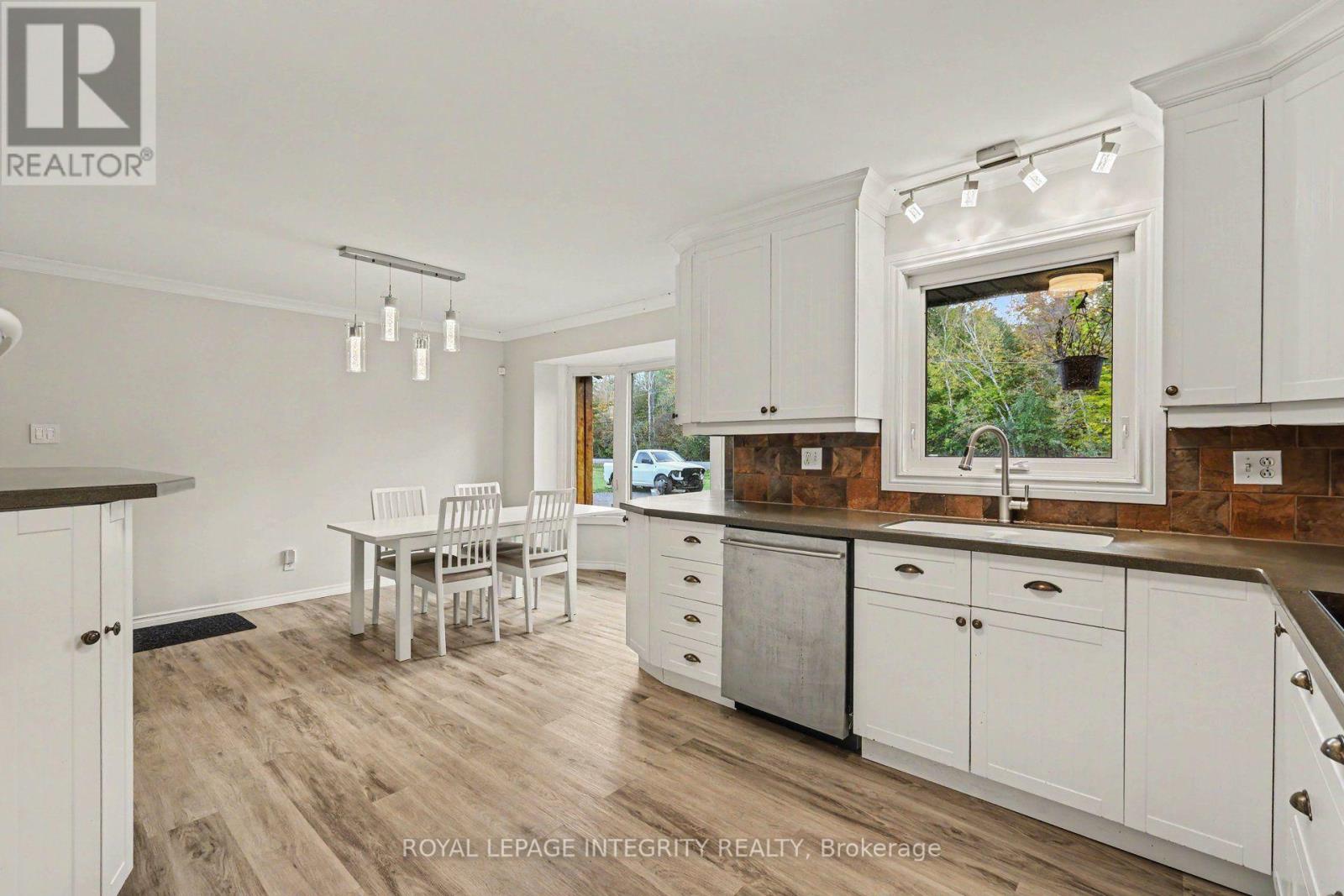 4525 8th Line Road Property Photo 11