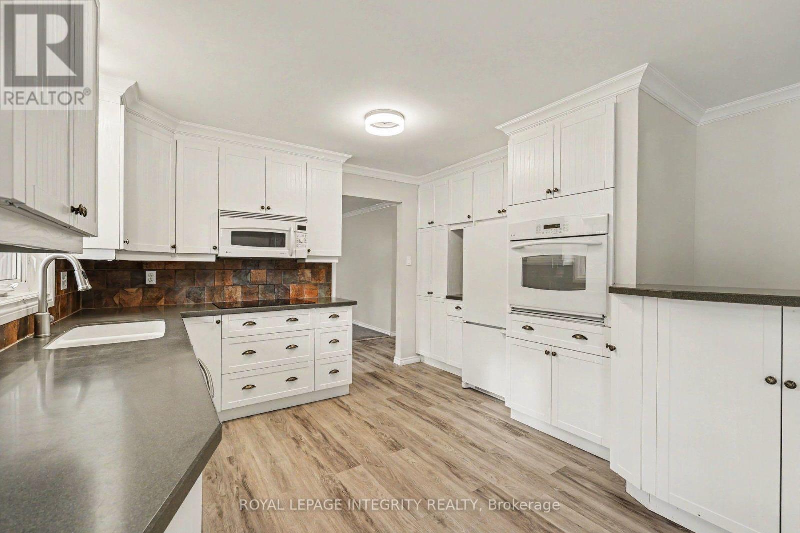 4525 8th Line Road Property Photo 12