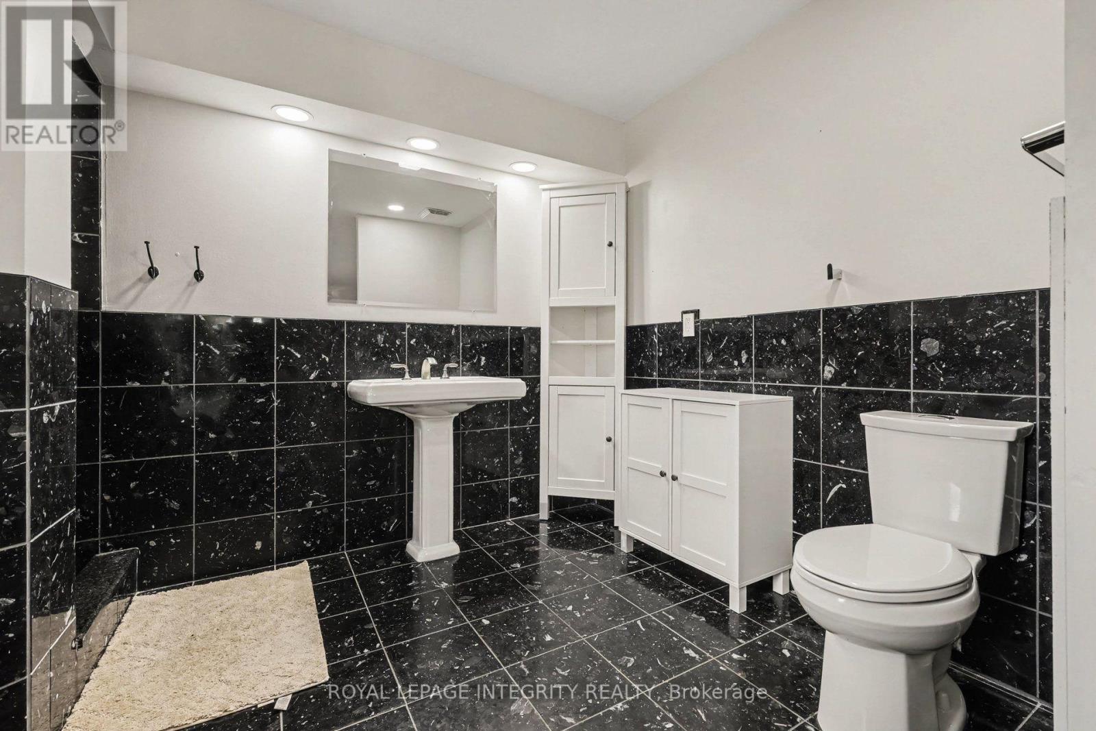 4525 8th Line Road Property Photo 17