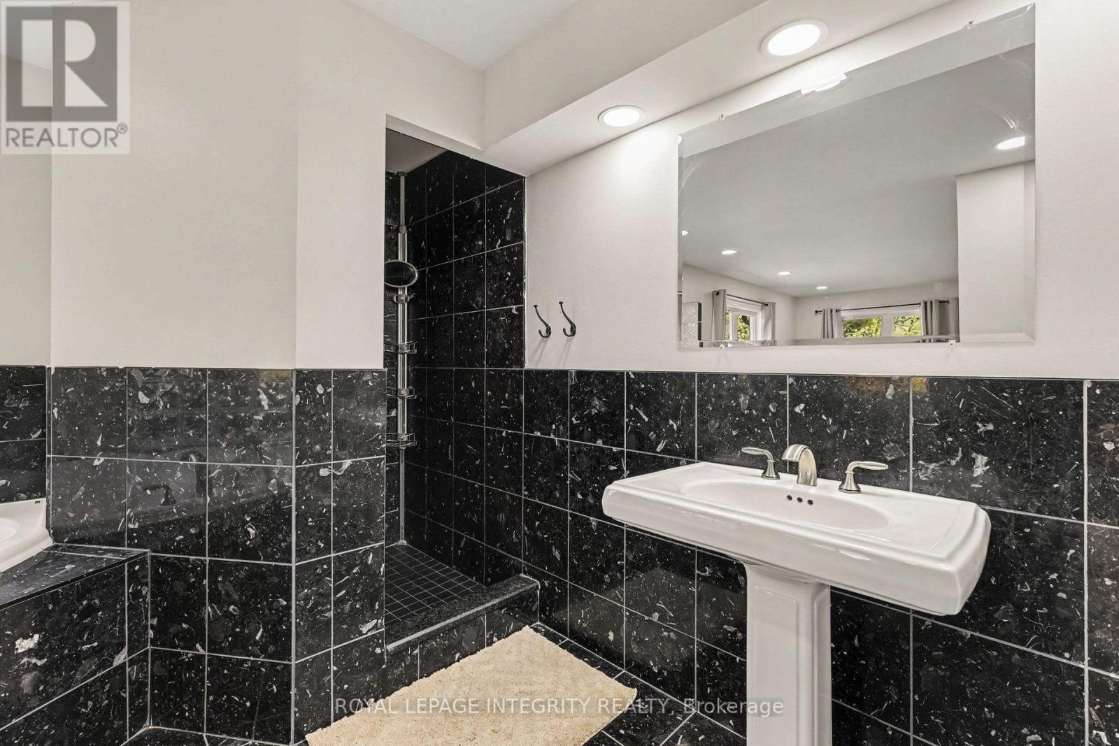 4525 8th Line Road Property Photo 18