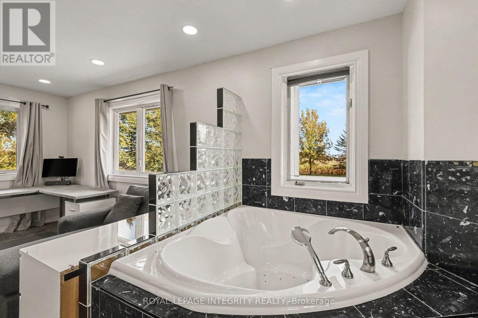 4525 8th Line Road Property Photo 19