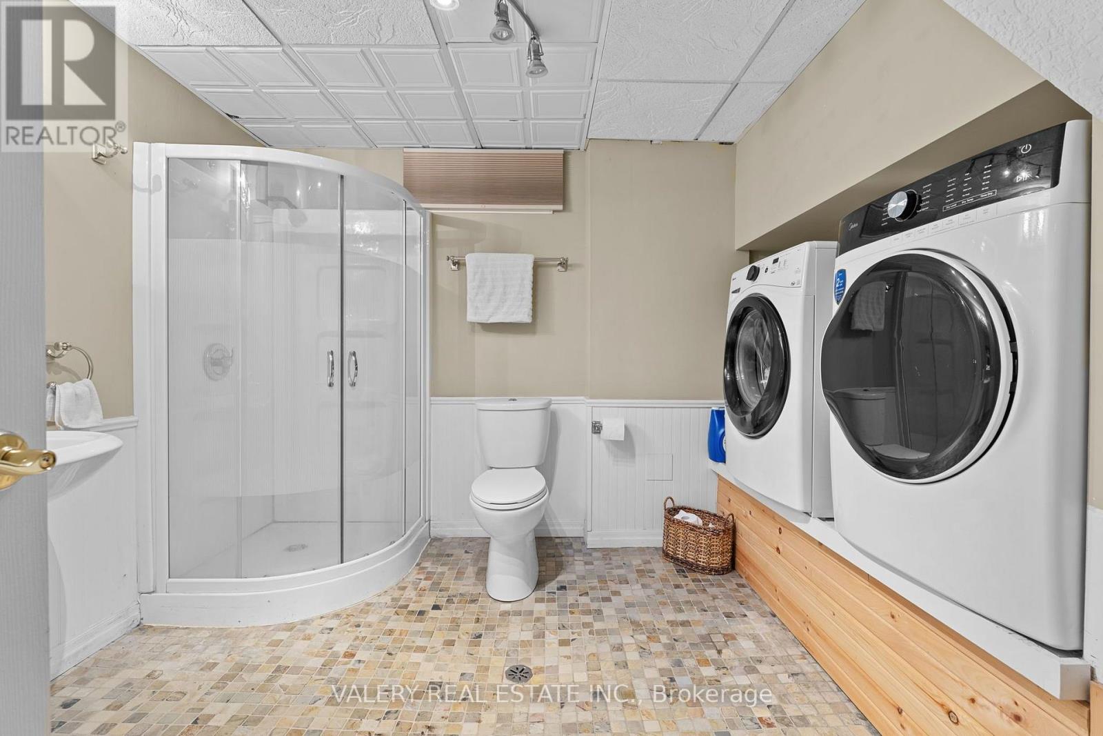 276 Maurice Street Property Photo 27