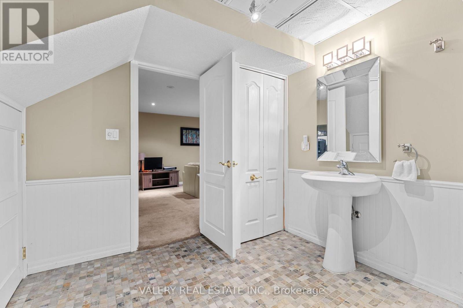 276 Maurice Street Property Photo 28
