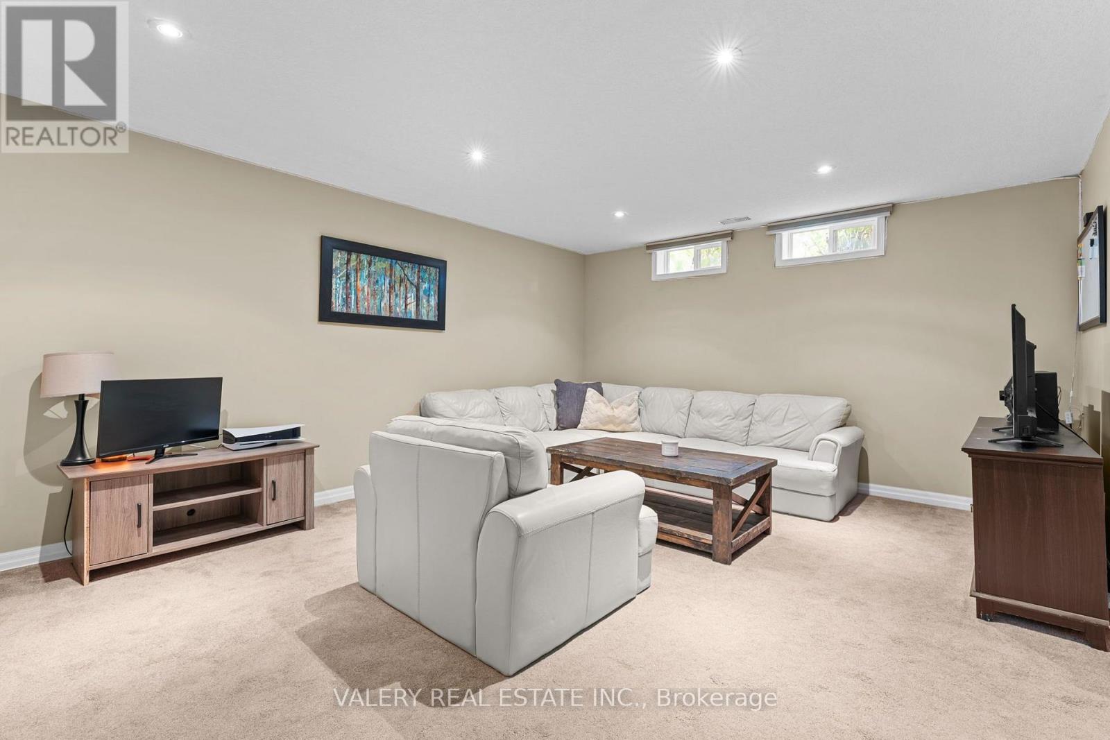 276 Maurice Street Property Photo 29