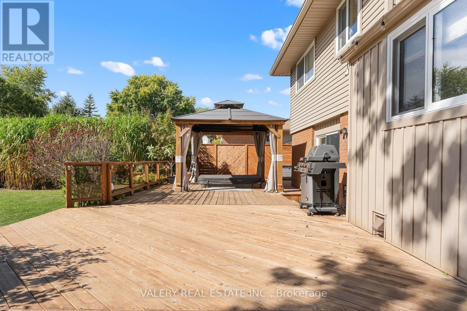 276 Maurice Street Property Photo 32