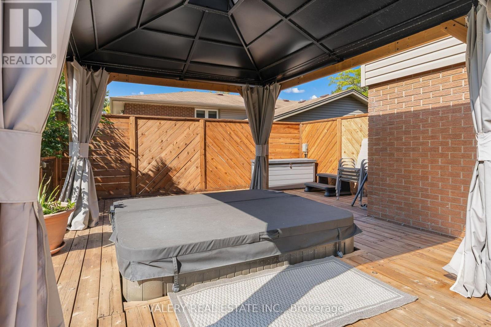 276 Maurice Street Property Photo 33