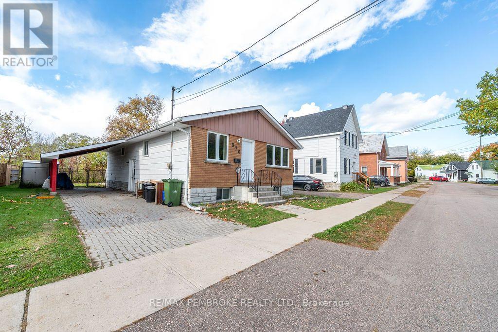 570 Moffat Street Property Photo 4