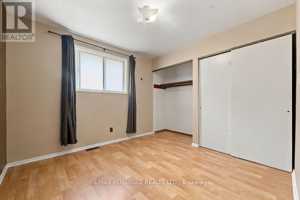 570 Moffat Street Property Photo 18
