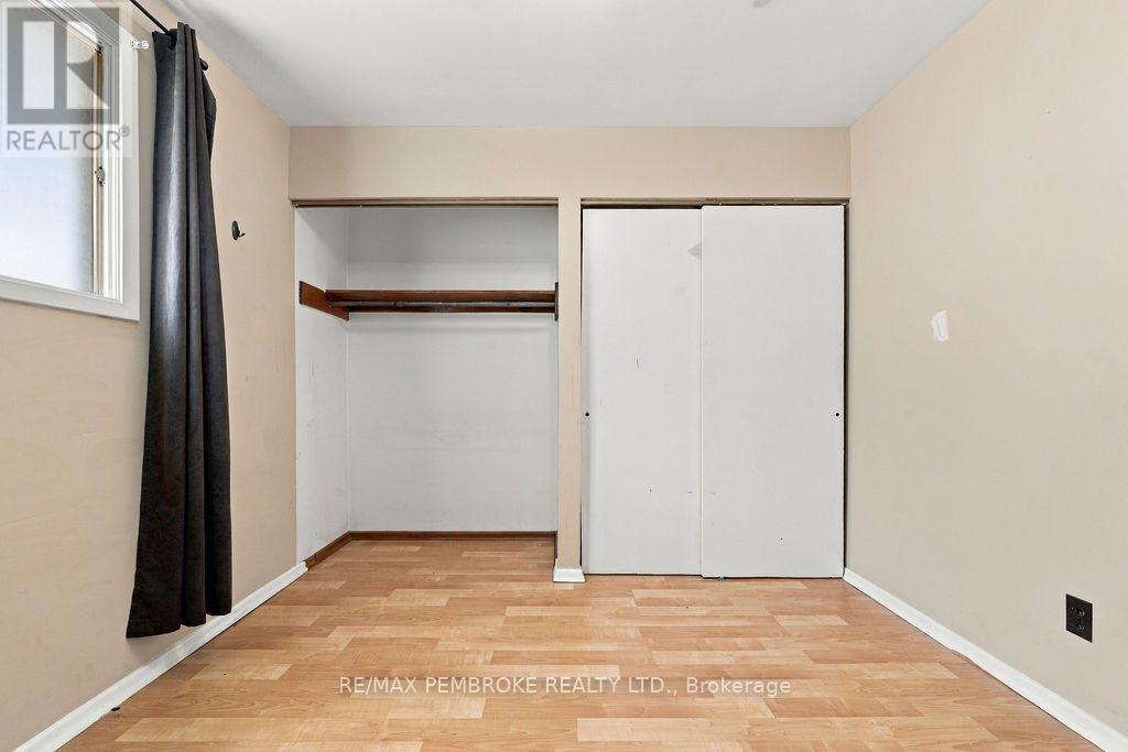 570 Moffat Street Property Photo 19