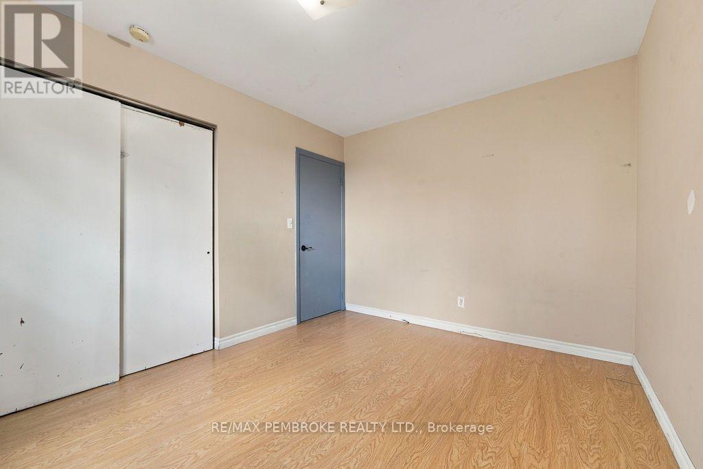 570 Moffat Street Property Photo 20