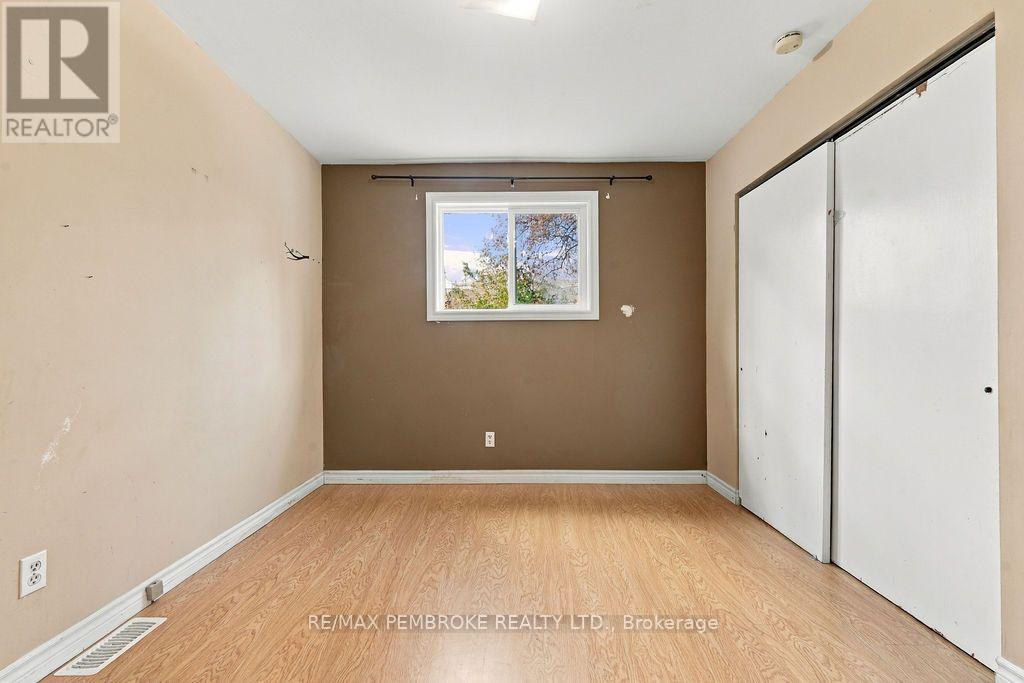 570 Moffat Street Property Photo 22
