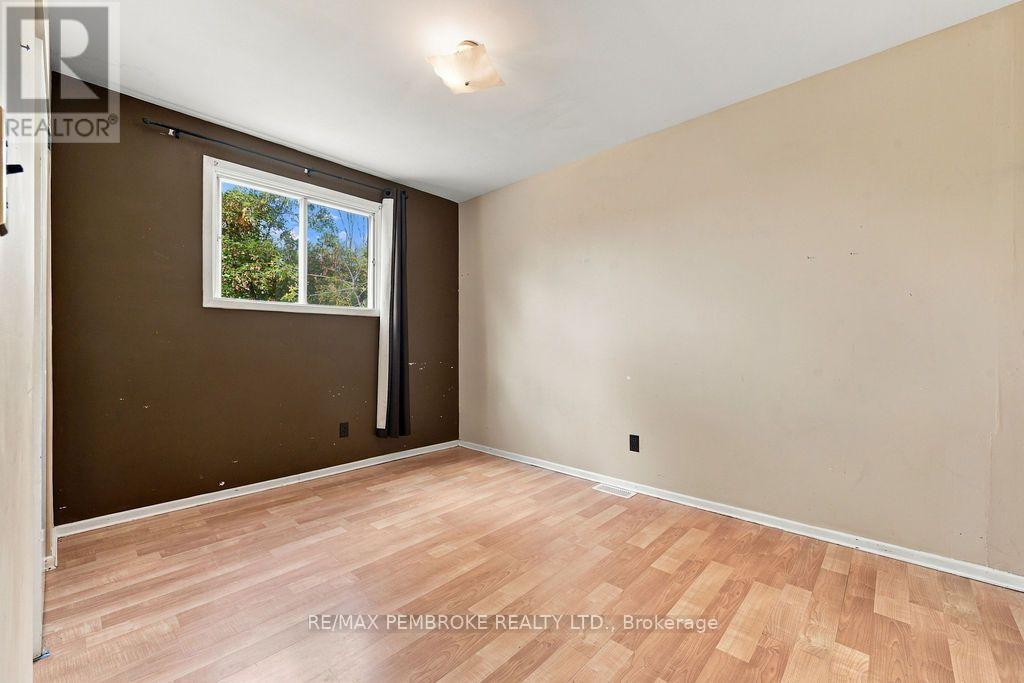 570 Moffat Street Property Photo 26