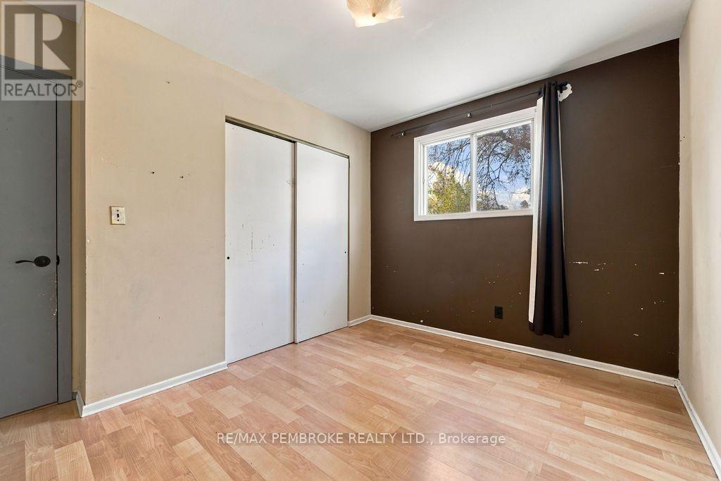 570 Moffat Street Property Photo 27