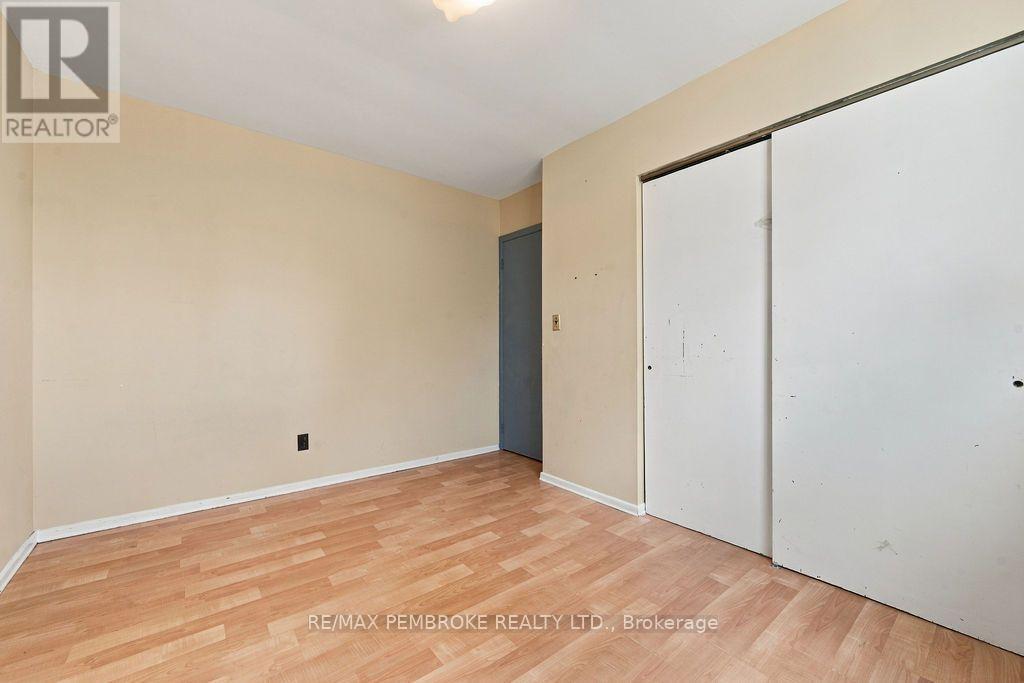 570 Moffat Street Property Photo 28