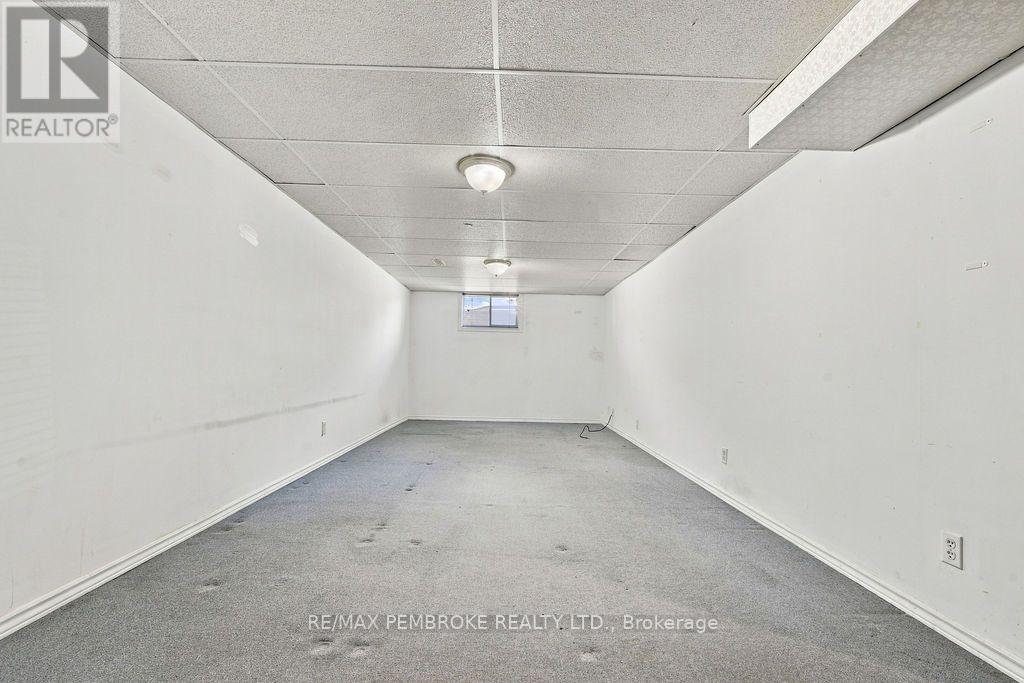 570 Moffat Street Property Photo 30
