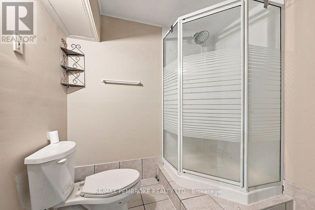 570 Moffat Street Property Photo 35