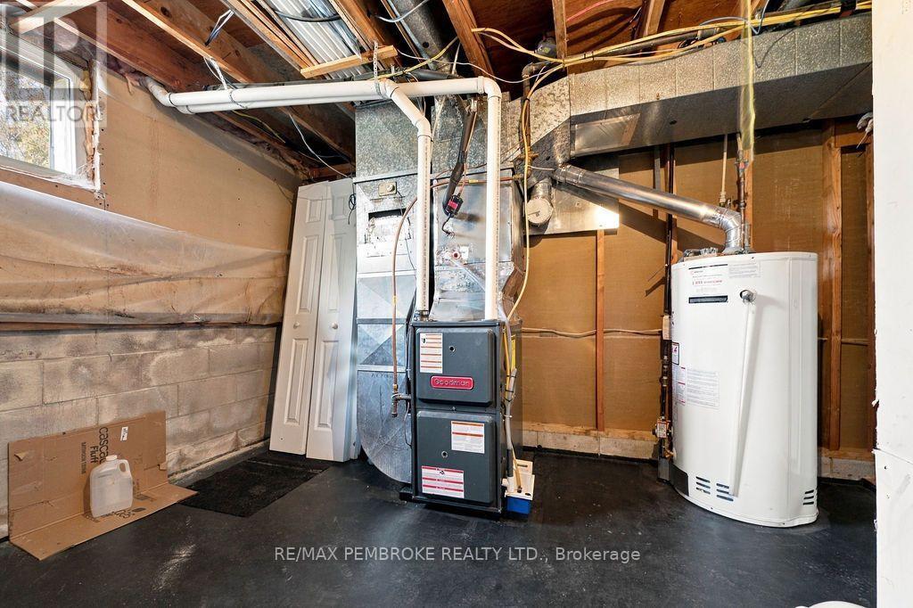 570 Moffat Street Property Photo 38