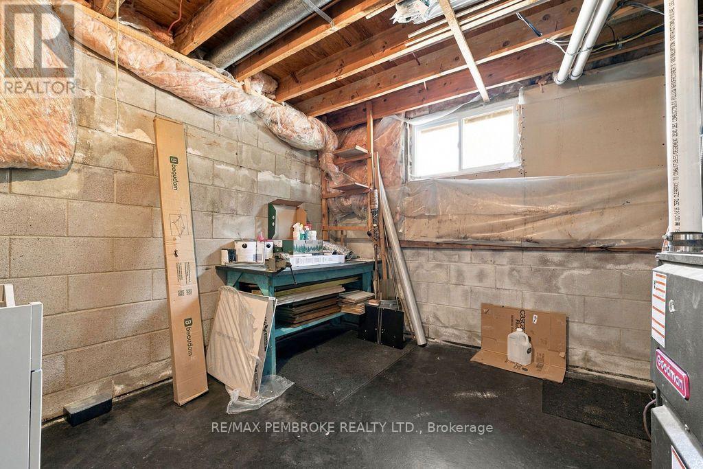 570 Moffat Street Property Photo 39