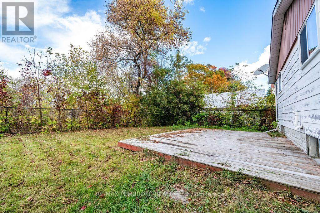 570 Moffat Street Property Photo 41
