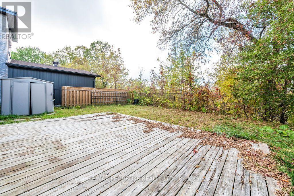 570 Moffat Street Property Photo 42