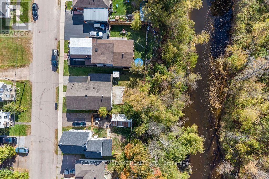 570 Moffat Street Property Photo 45