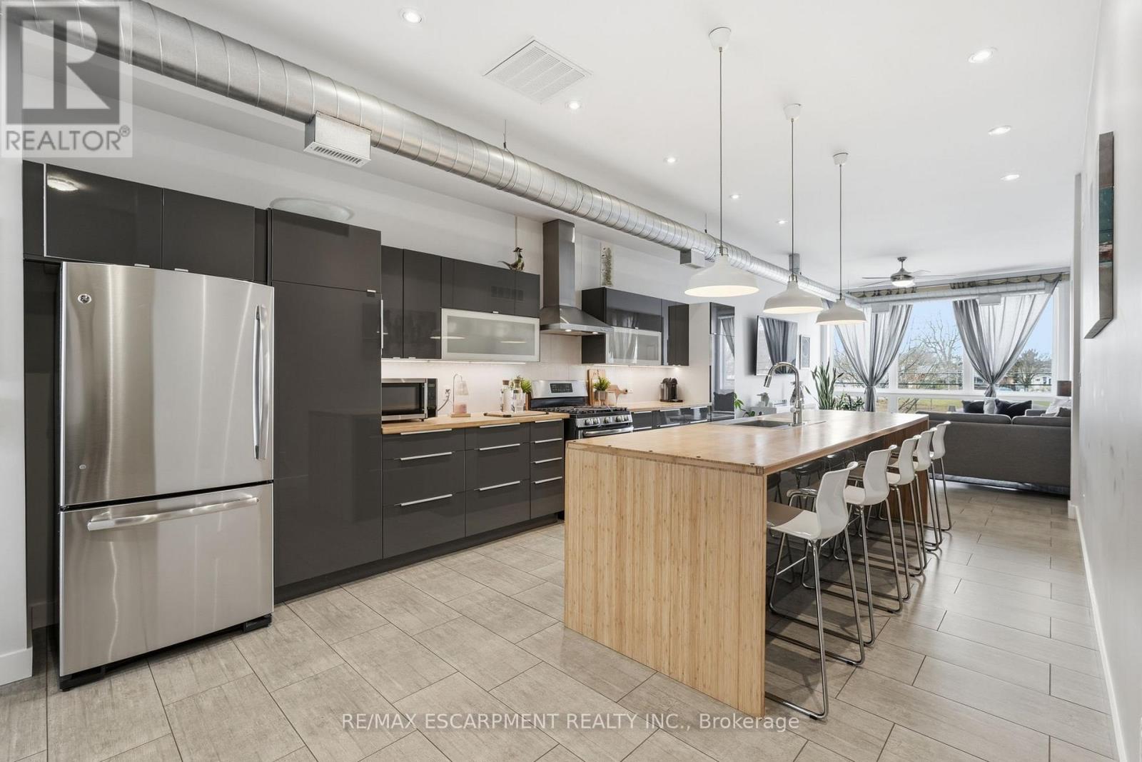 414 John Street Property Photo 7