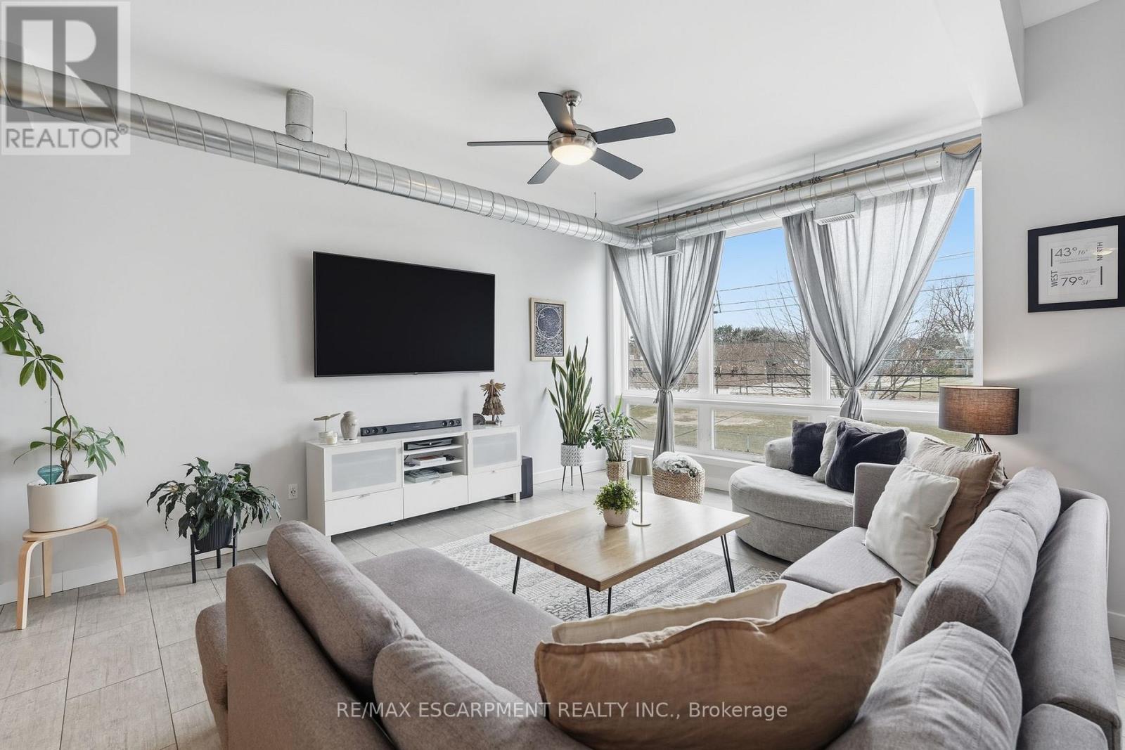 414 John Street Property Photo 11