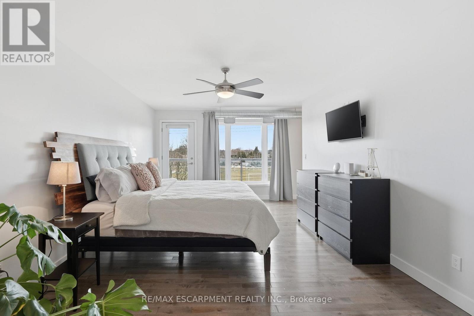414 John Street Property Photo 22