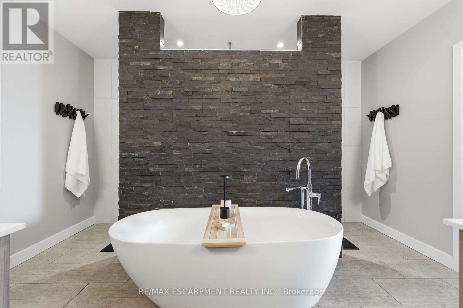 414 John Street Property Photo 26
