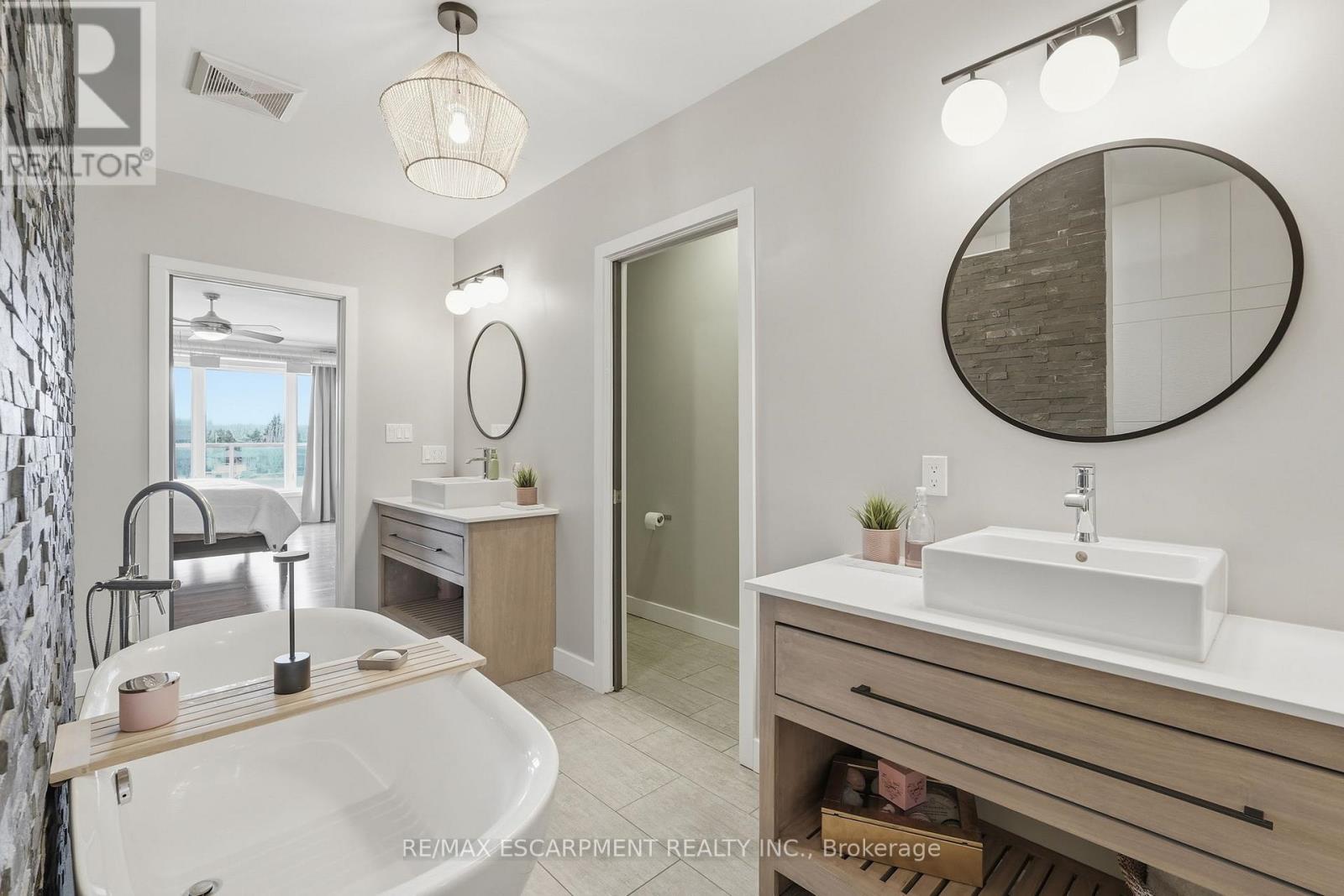 414 John Street Property Photo 28