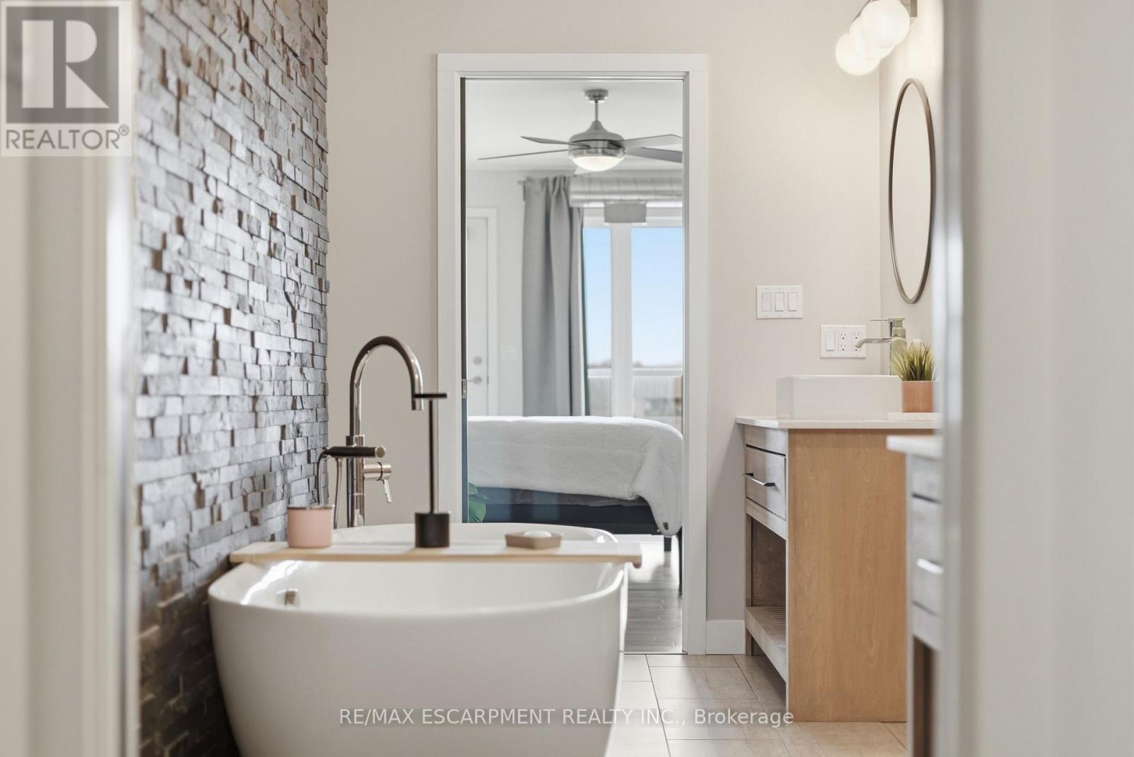 414 John Street Property Photo 29