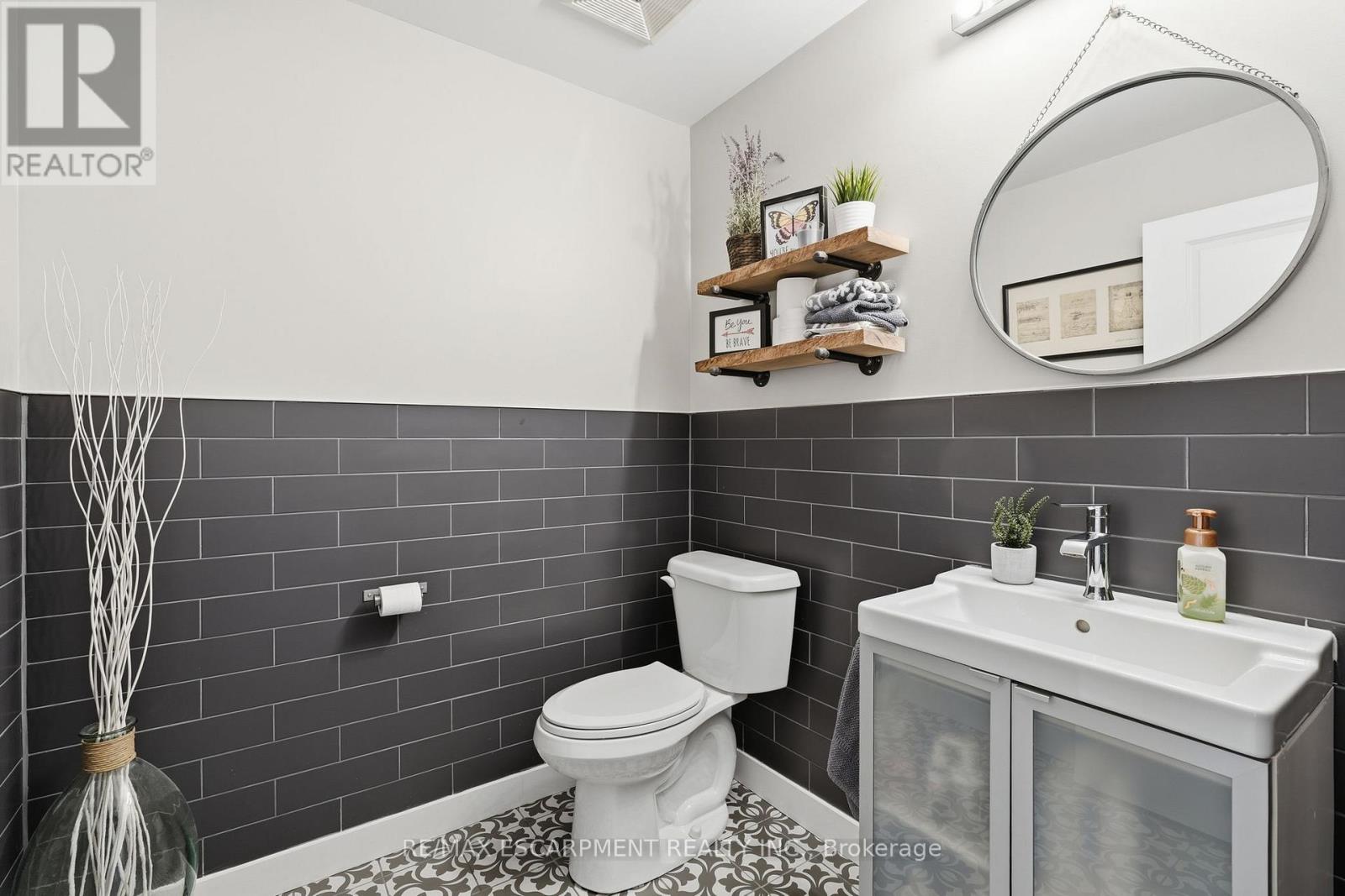 414 John Street Property Photo 38