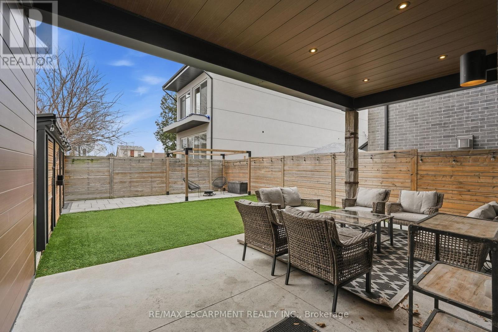 414 John Street Property Photo 42