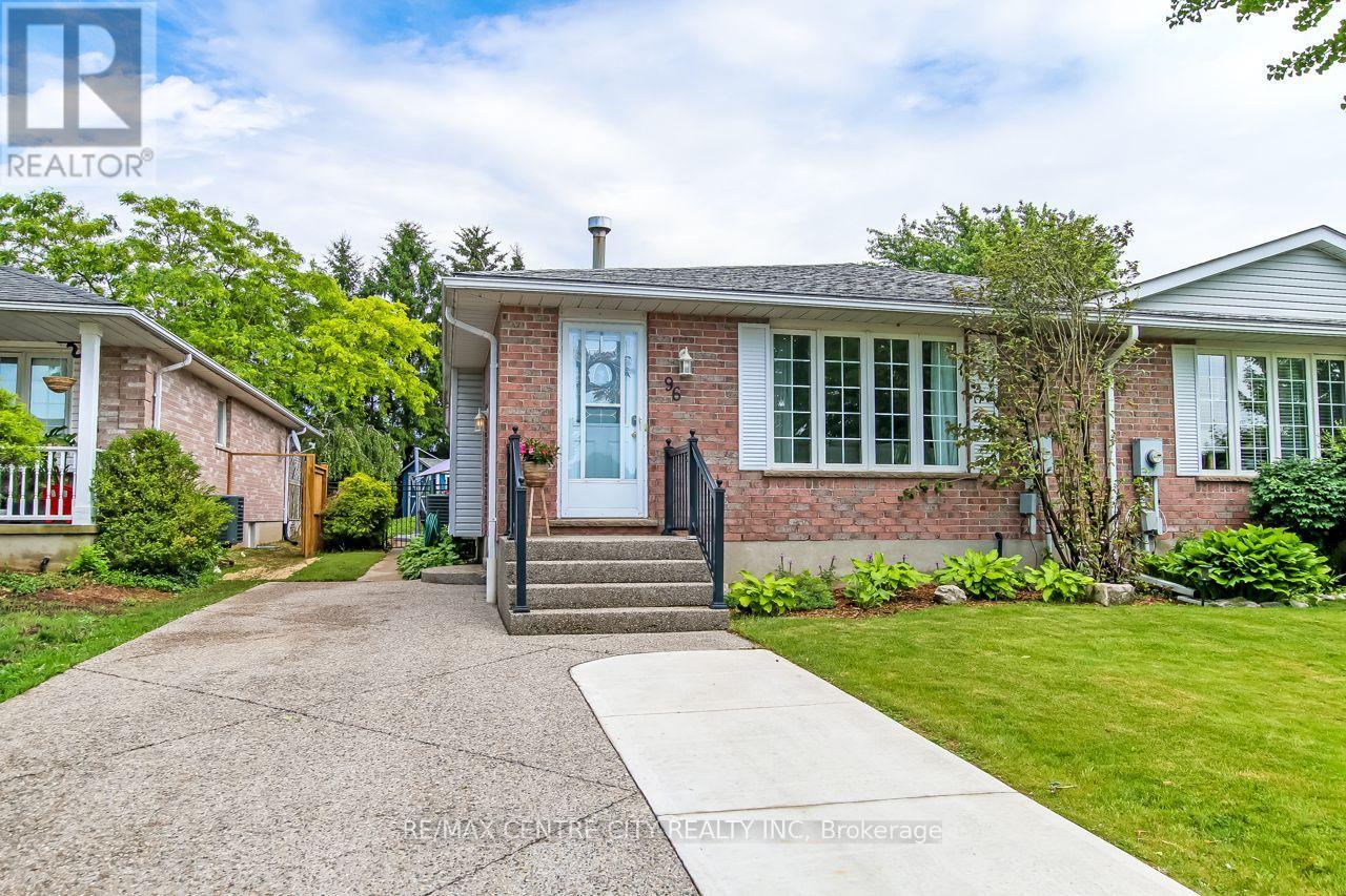 96 Carrie Crescent Property Photo 2