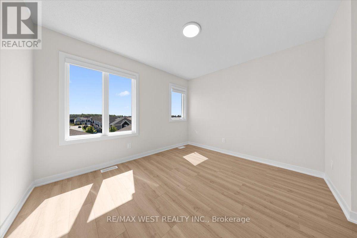 755 Utopie Private Property Photo 31